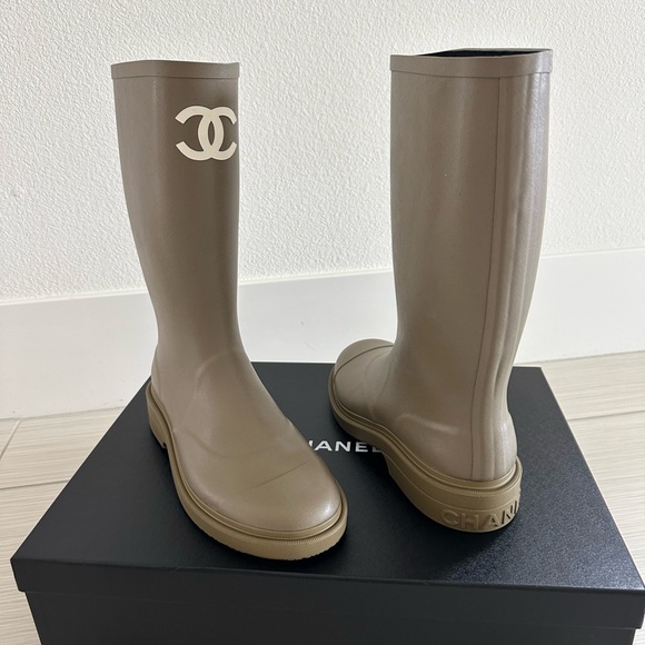CHANEL Rain Boots NIB Auth - Picture 3 of 5